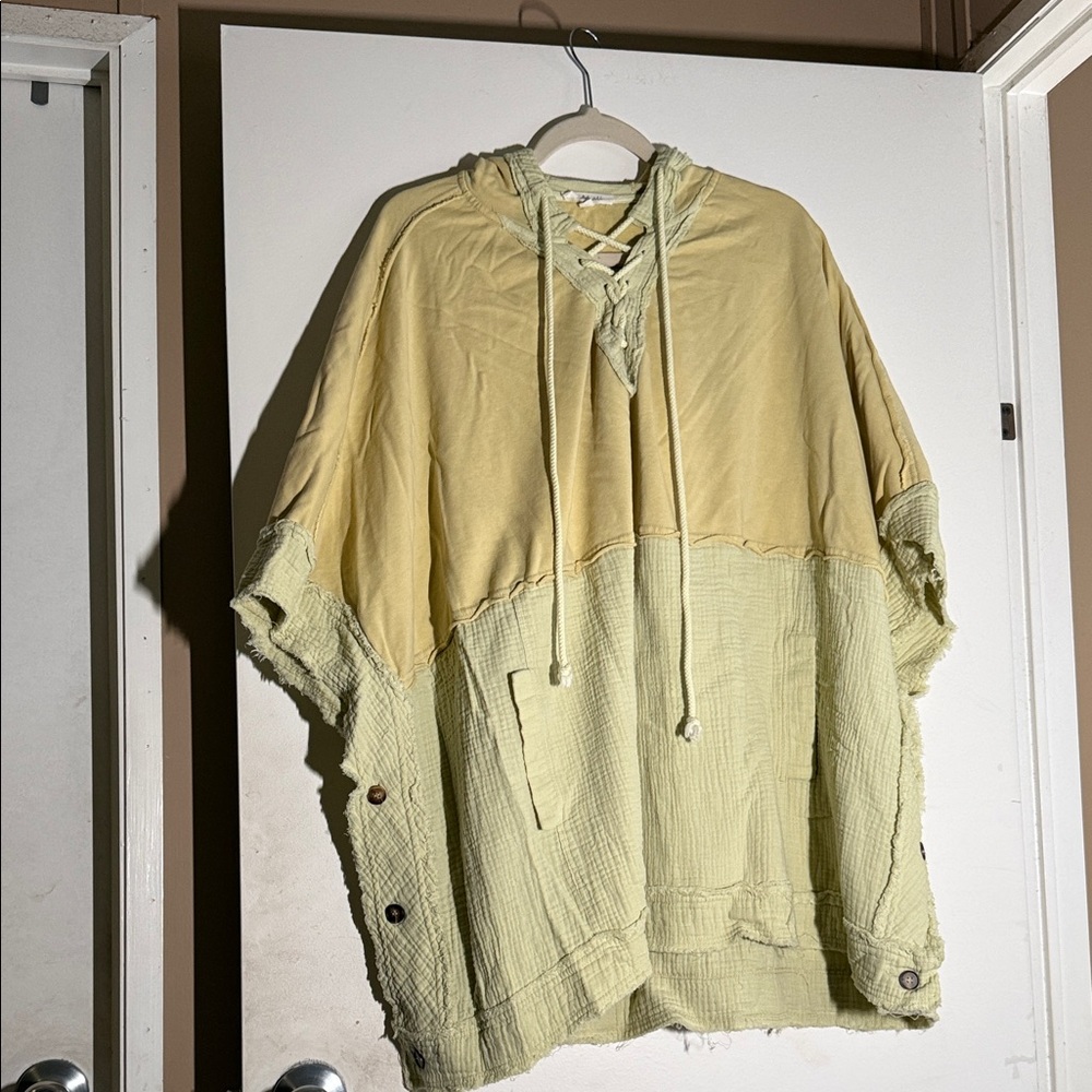 Oli & Hali Two-Tone Hoodie in Yellow and Cream
